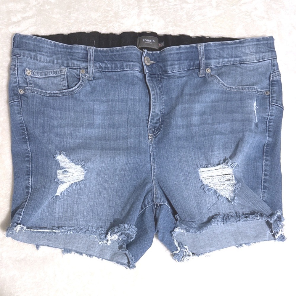Torrid Womens Denim Shorts‎ Size 24 Blue Distressed Frayed Hem Stretch